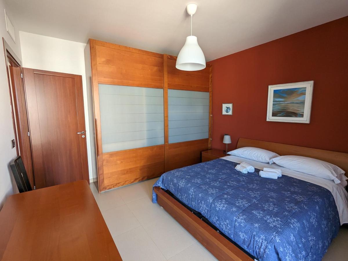 טאראנטו La Casa Dei Due Mari - Large Apartment With Parking מראה חיצוני תמונה